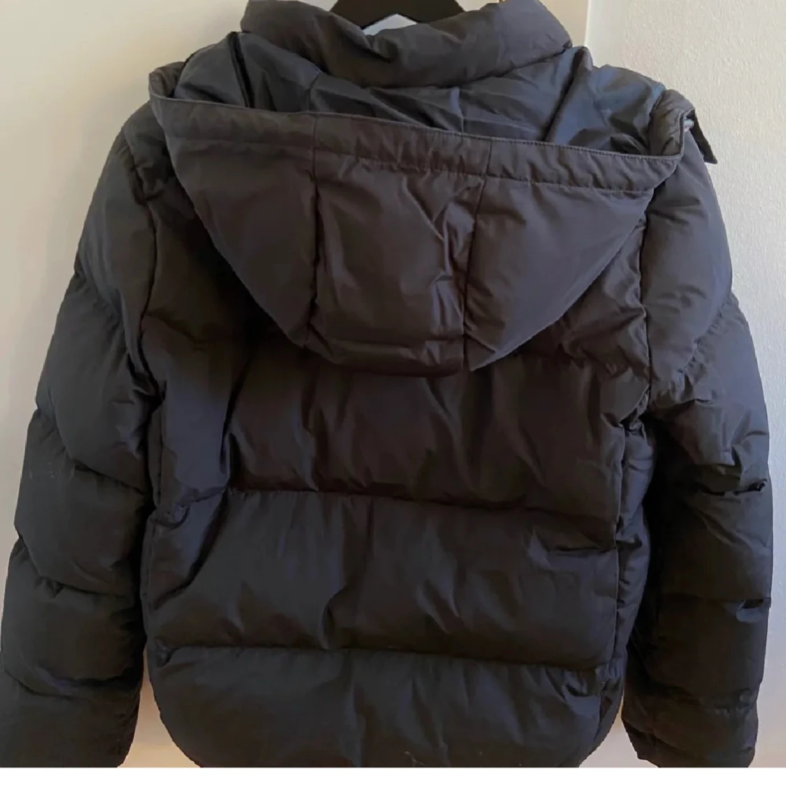 Svart dunjacka från Levi&#39;s - 90