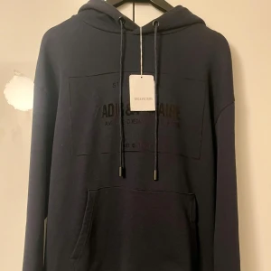 Zadig & Voltaire Hoodie - Zadig & Voltaire Hoodie | Helt ny | Storlek: XS men passar S-M | Skick:10/10 | Nypris: Ca 2000kr | Pris: 999kr | Pris kan diskuteras | Hör av er vid mer frågor | Mvh Leon 