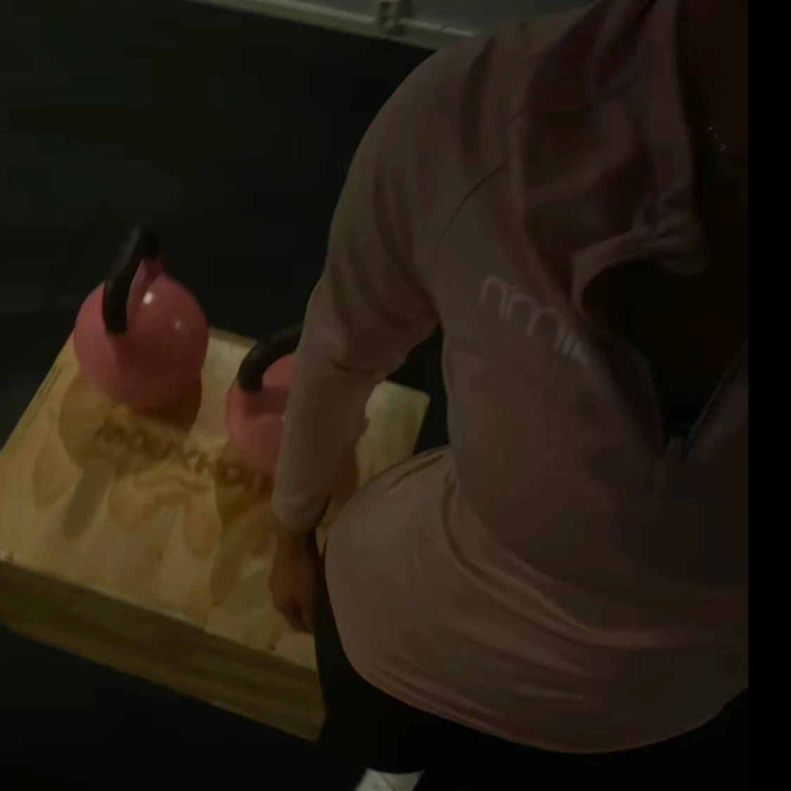 Rosa träningströja från Aim'n