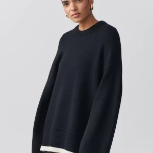 Contrast knir sweater - Använd 2 gånger typ, bra skick 