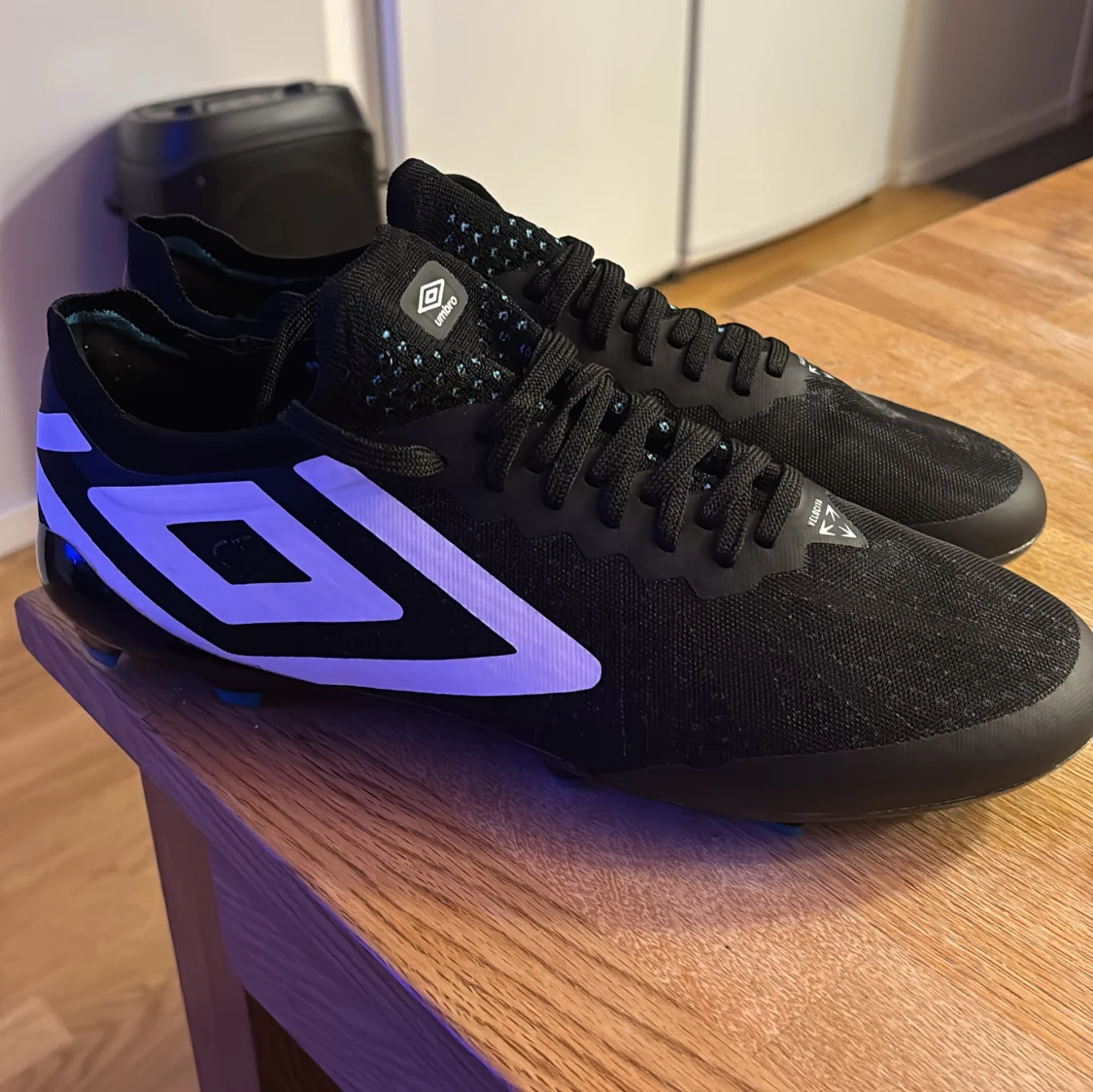 Svarta fotbollsskor från Umbro