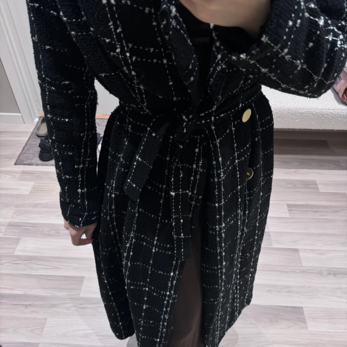 Svart rutig kappa med bälte - 91