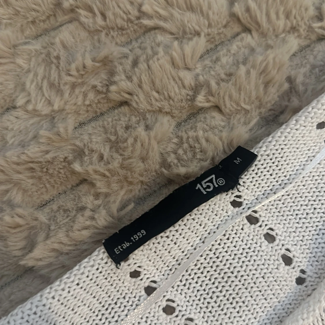 Vit stickad tröja från 157 - 90