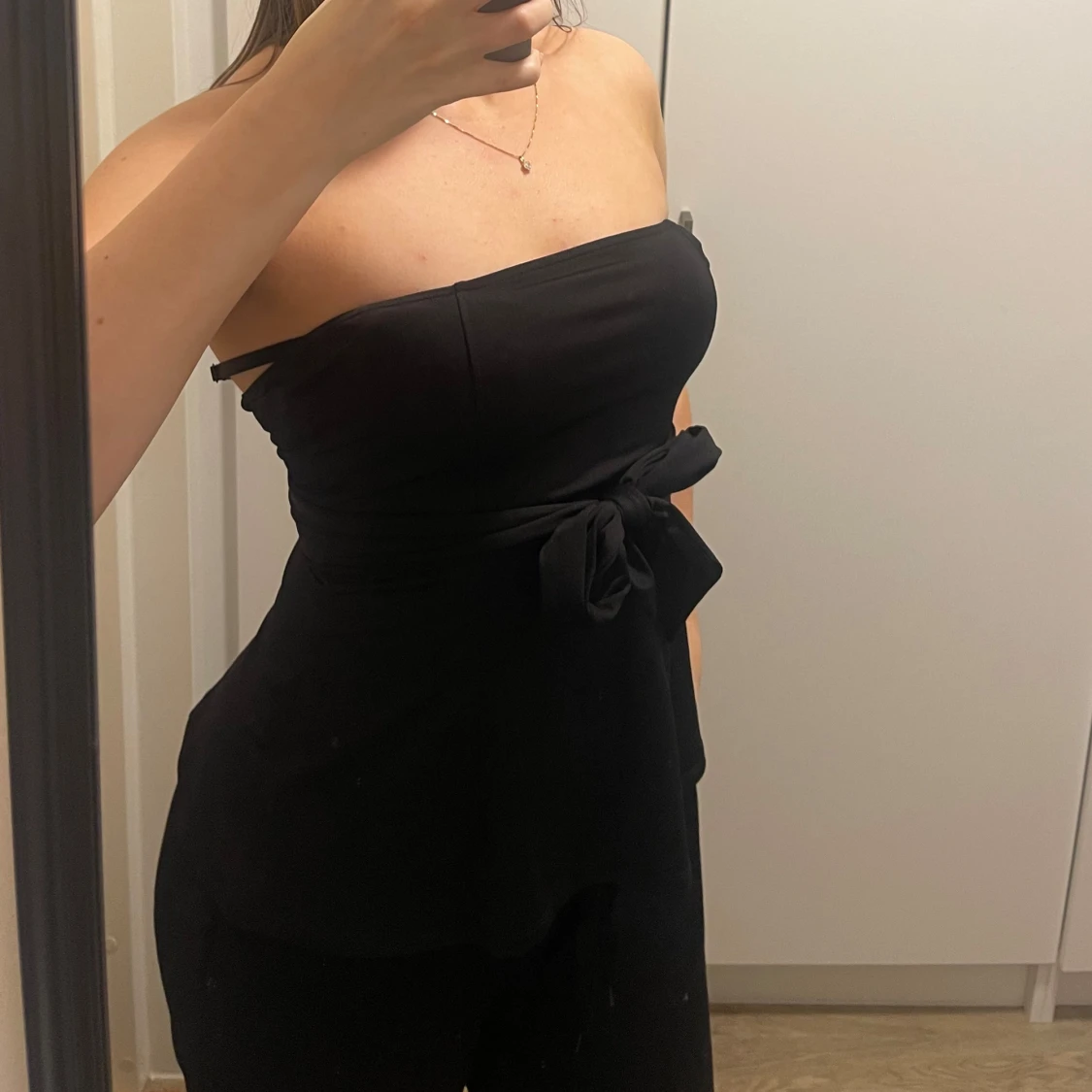 Svart tubtopp med knyt