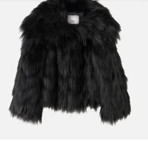 Pälsjacka  -  Svart pälsjacka från tiger of Sweden, nypris 3799 kr.