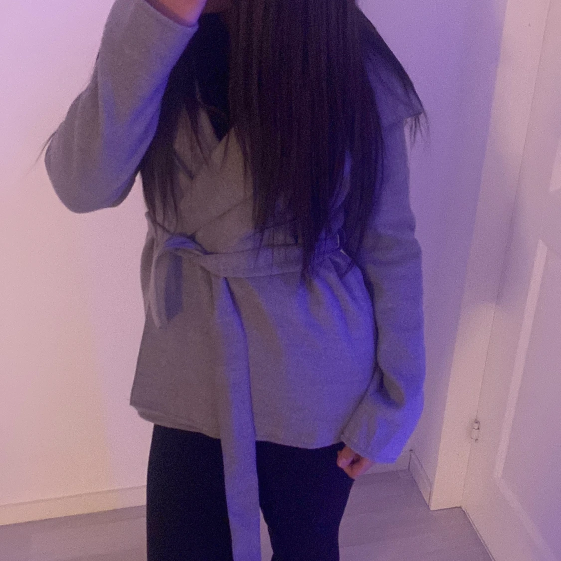 Grå omlottjacka med bälte - 92