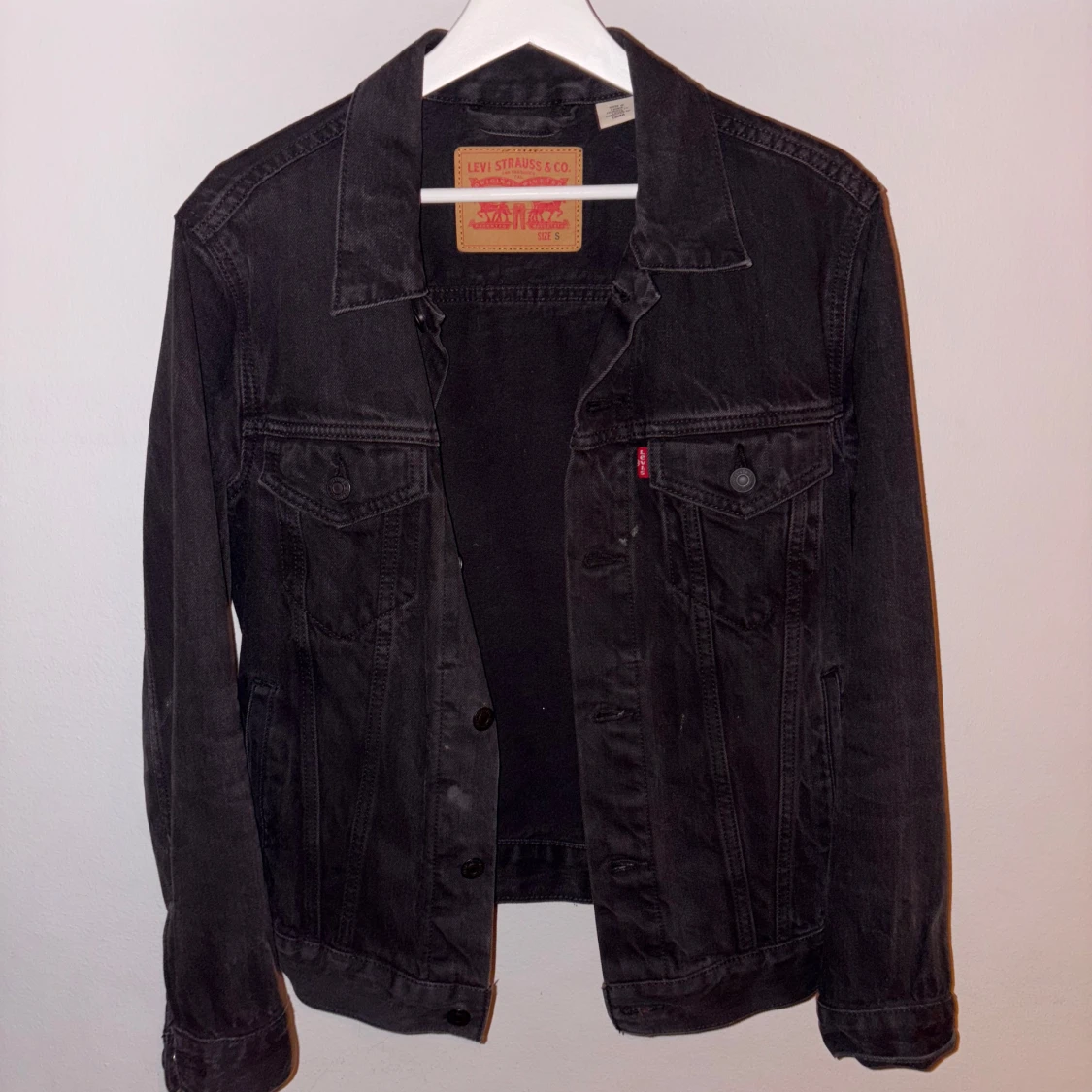 Svart jeansjacka från Levi's