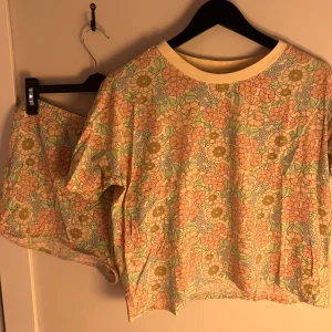 Pyjamasset - Jättegulligt pyjamasset från Monki 💕