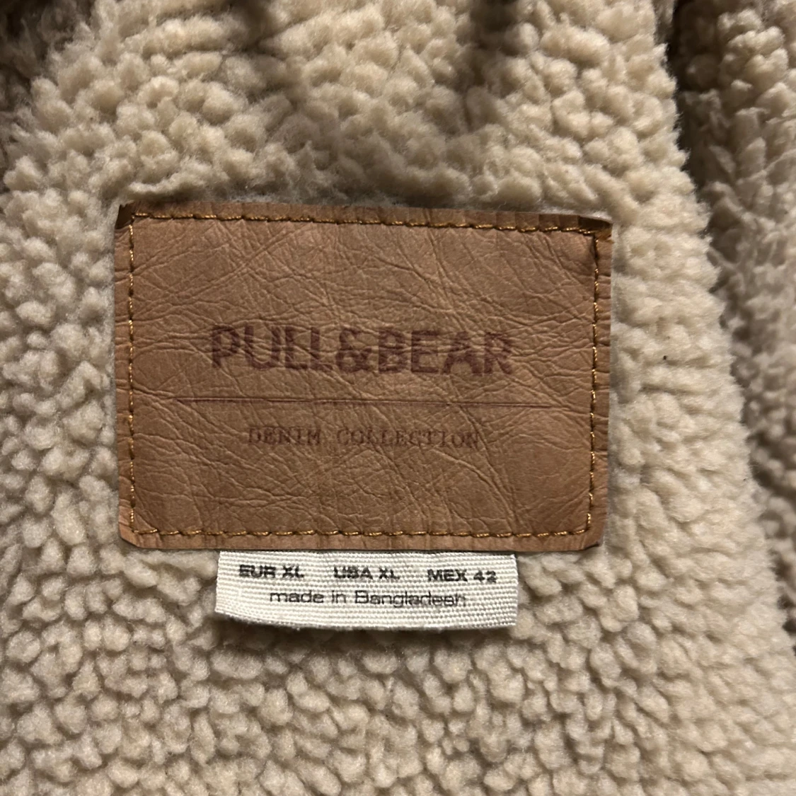 Svart jeansjacka med teddyfoder från Pull&Bear - 92