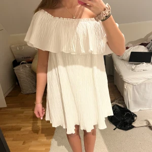 Zara klänning - Vit Zara klänning som inte kommer till användning längre❤️‍🔥