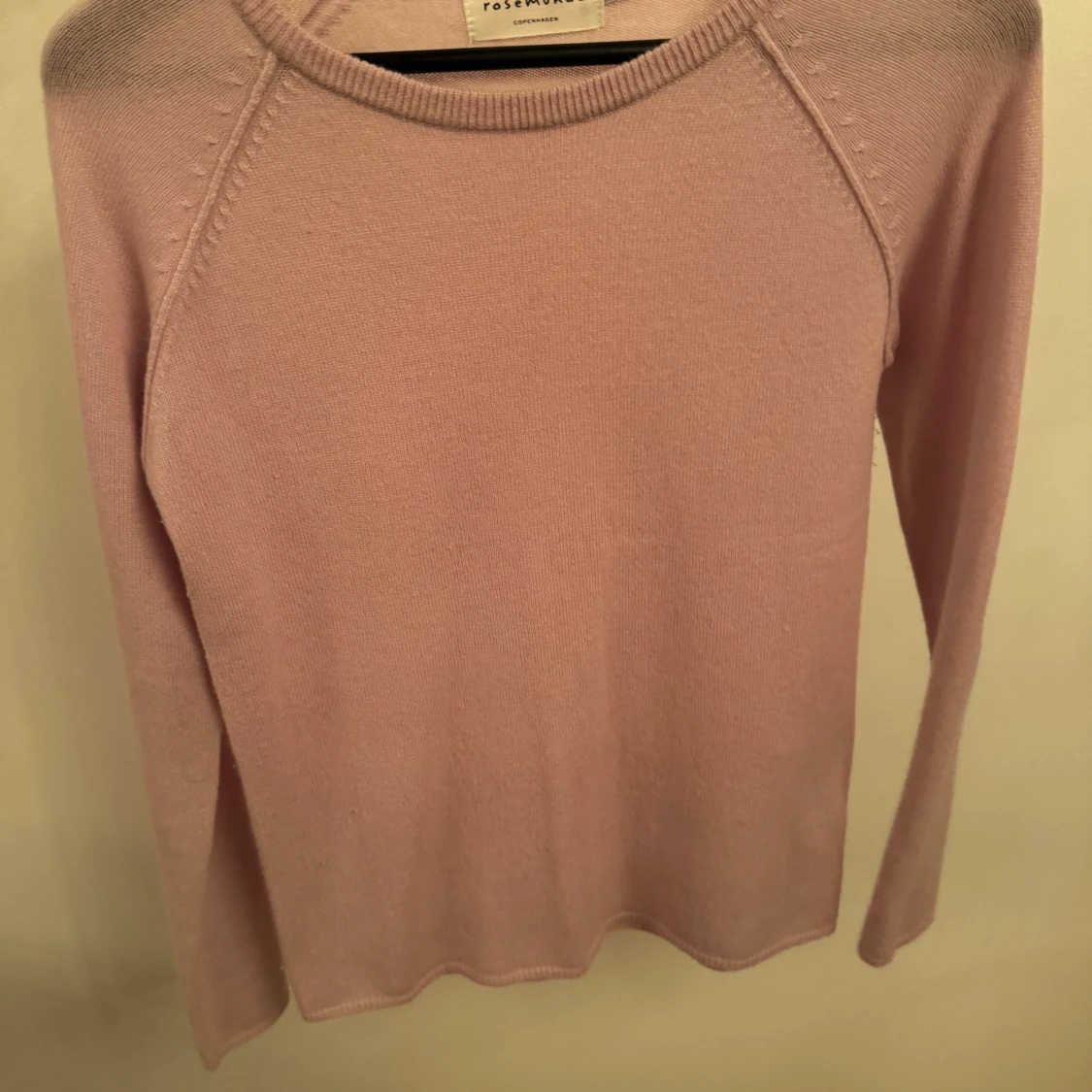 Rosa stickad tröja från Rosemunde