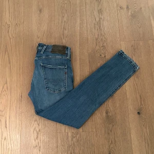 Replay jeans  - Säljer mina replay jeans som är i bra skick utan några skador!