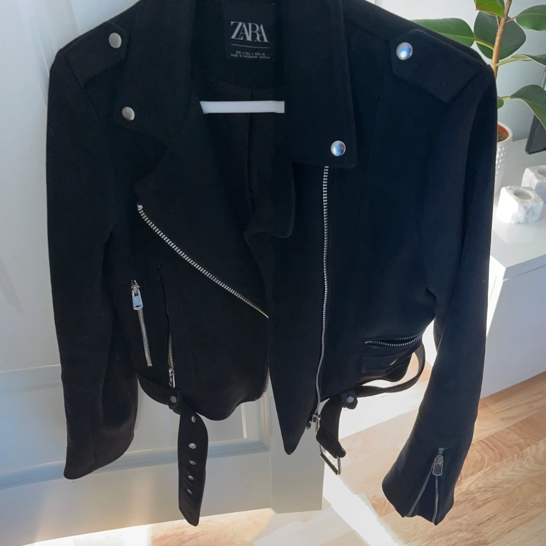 Svart skinnjacka från Zara - 91