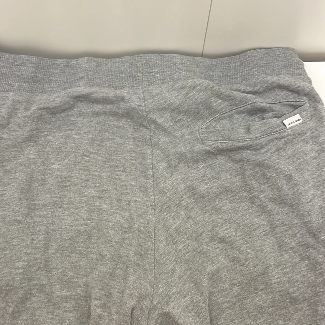 Grå mjukisbyxor från Jack & Jones - 92