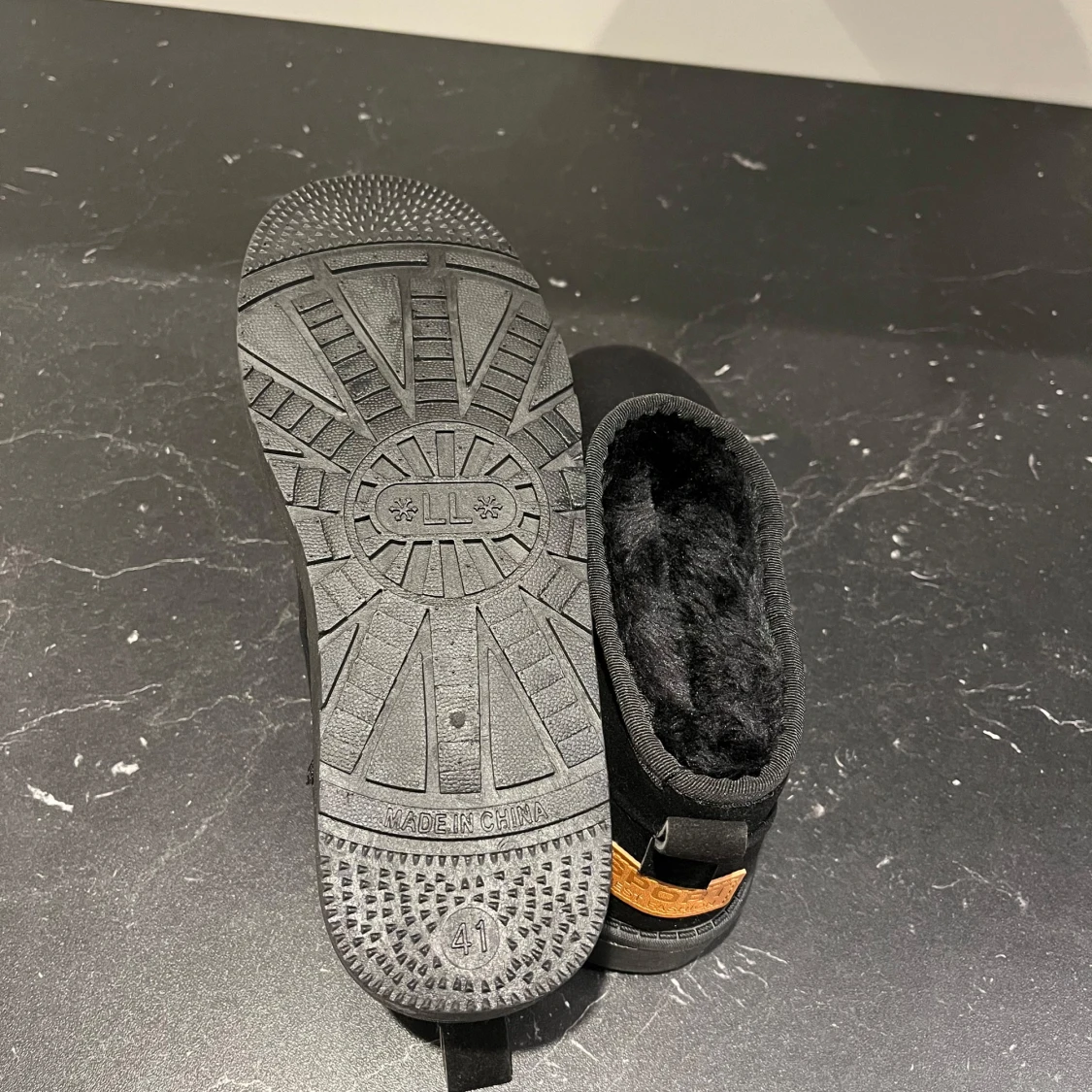 Svarta skor med foder - 91