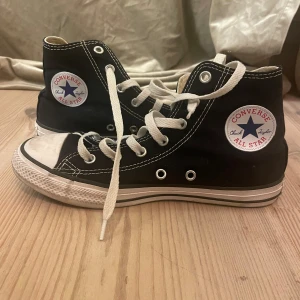 svarta converse  - svarta converse