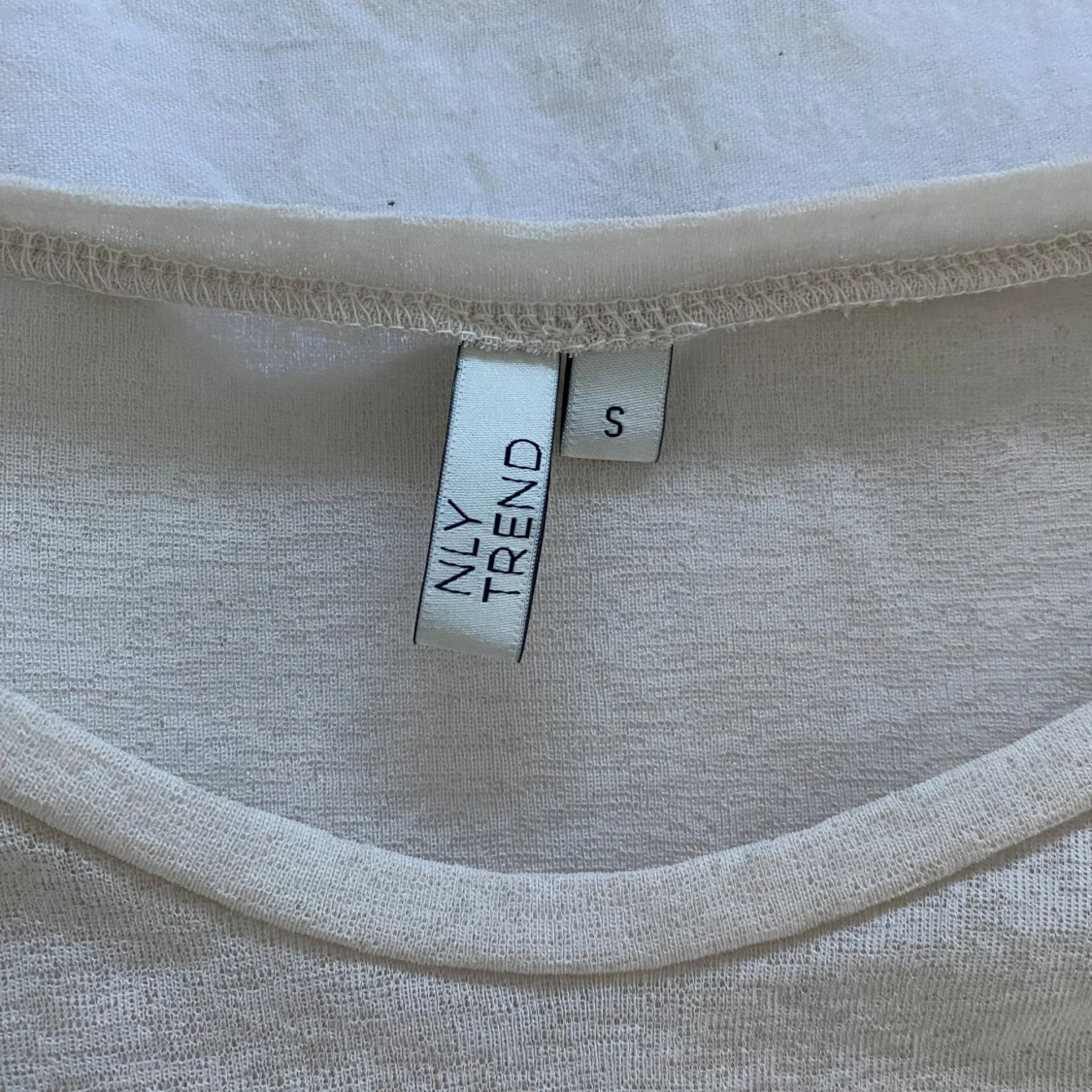 Beige långärmad topp från NLY Trend - 91