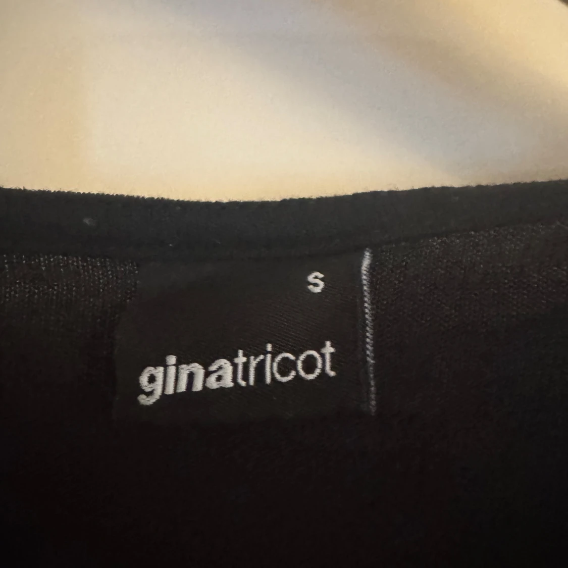 Svart långärmad topp från Gina Tricot - 91