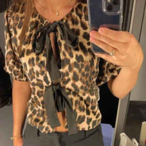 Leopard blus! - Super fin leopard blus från sister point 💞Ny utan prislapp!🙌Pris kan diskuteras💞