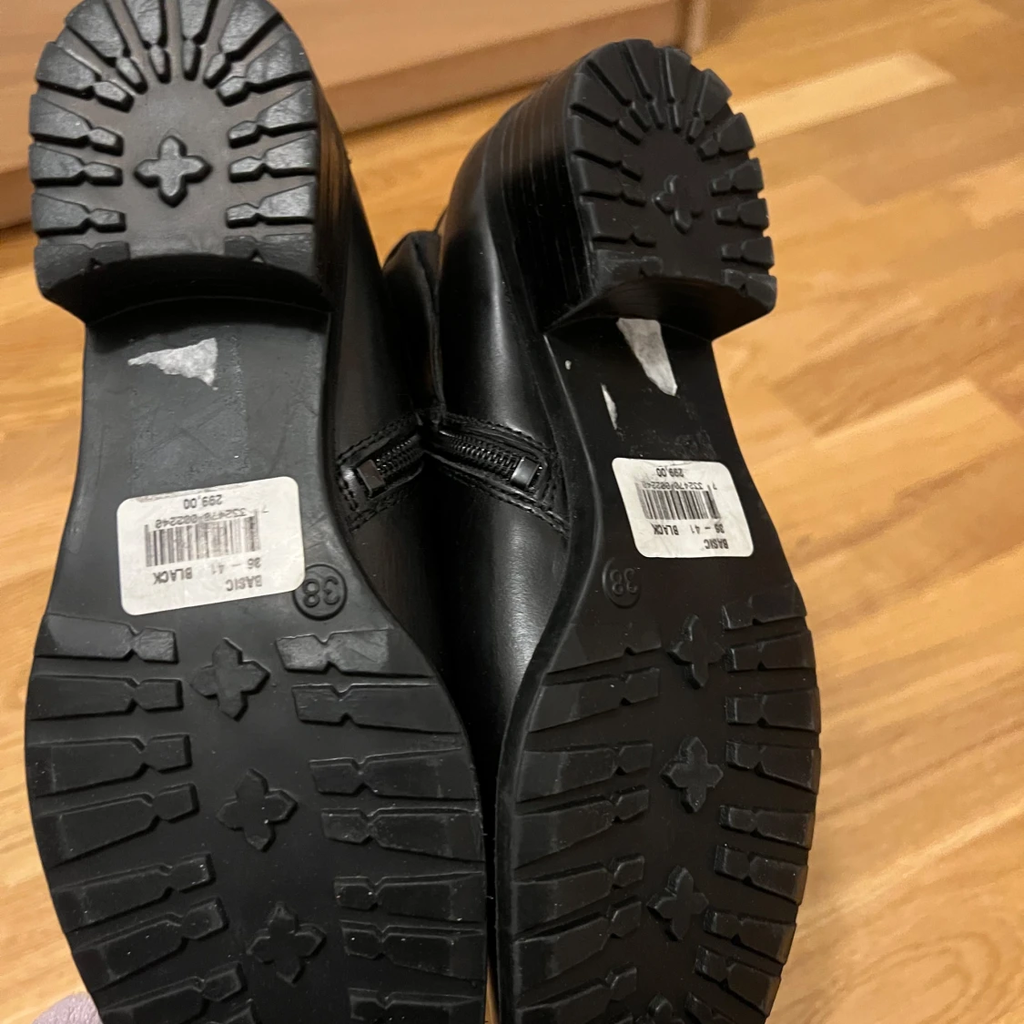 Svarta boots/ stövlar  - 91