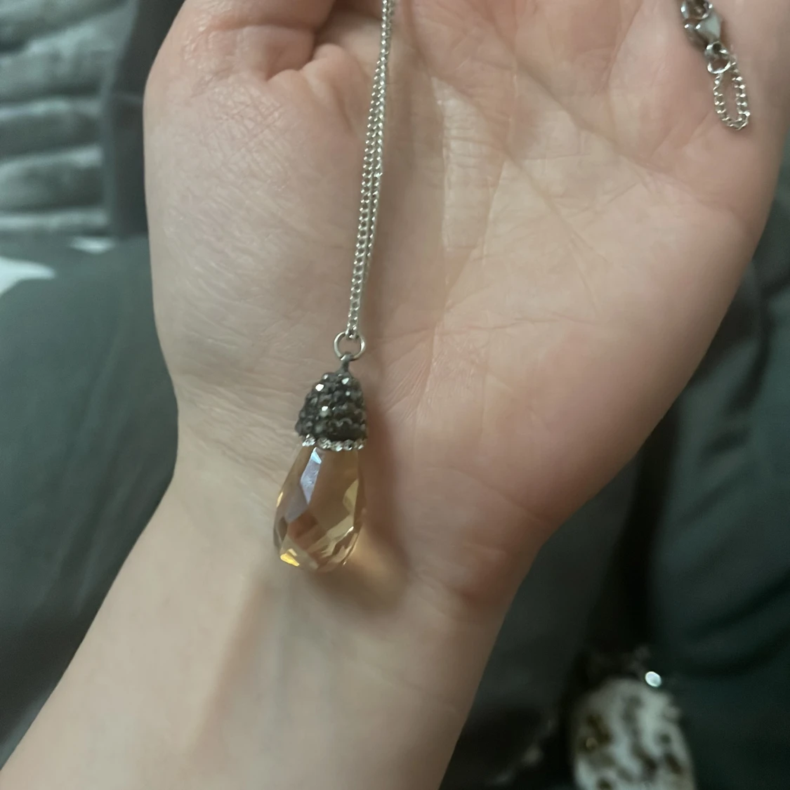 Halsband med droppformad kristall - 90