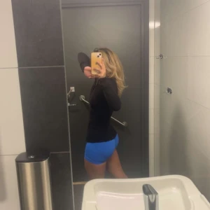 DFYNE - Snygga blå shorts perfekta för träning eller en aktiv dag från DFYNE som jag skrev i förra inlägget säljer 2 så denna är den andra paret