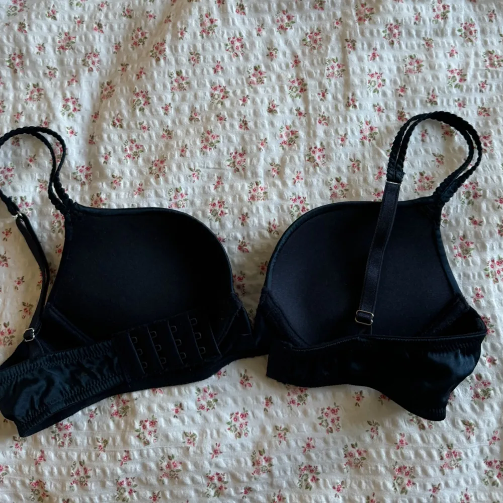 Helt ny intimissimi bh i storlek 70B. . Accessoarer.