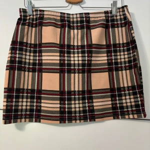 Kjolar - Kjolar i bra skick alla i storlek XL säljer alla för 80kr eller 30kr st