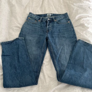 Jeans 157 - Mörk blå raka jeans från lager 157. Bra skick och bara använda ett fåtal gånger❤️ Skriv för fler bilder eller frågor.
