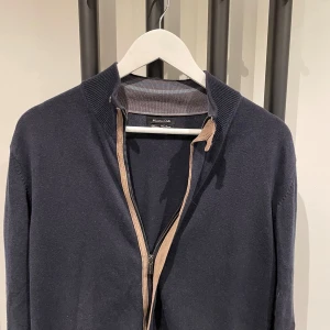 Massimo dutti zip - Bra skick, Size M. Hör av er vid funderingar! 