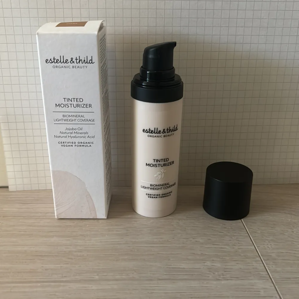 Tinted moisturizer från estelle&thild i färgen dark❤️ nuvarande pris 299kr. Skönhet.