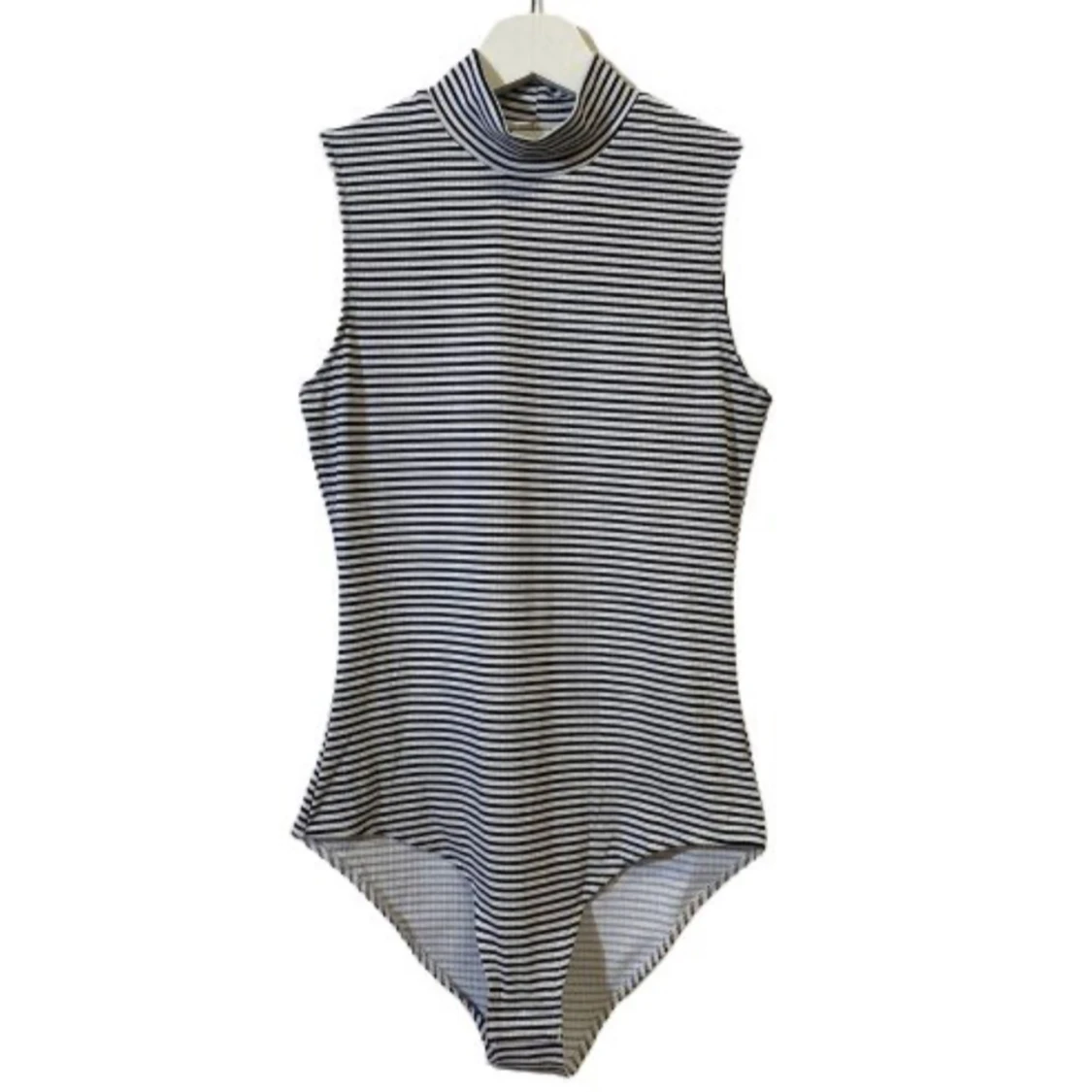 Randig ärmlös polotopp från H&M