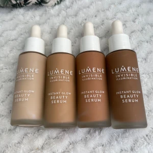 Lumene Invisible Illumination Instans Glow Beuty Serum Universal - Serum foundation🩷 kolla gärna in min profil för mer liknande annonser🩷(120kr st)‼️🩷