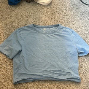 157 t-shirt  - små tajt t-shirt från lager 157 använd 2ggr🩷