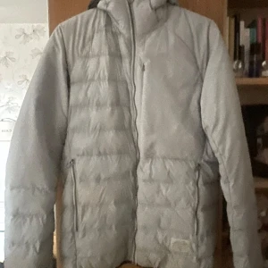 Haglöfs jacka  - Storlek medium använd 1 höst 