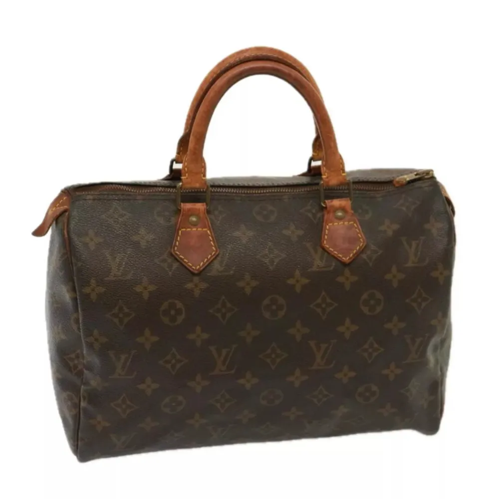 Louis Vuitton Speedy 30. Ett måste i väskkollektionen! Bra storlek för både vardagsbruk och resor. Perfekt att använda som skol-/arbetsväska. Speedy ger en touch av lyx och stil till varje outfit.. Väskor.