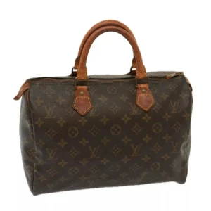 Louis Vuitton Speedy 30 - Louis Vuitton Speedy 30. Ett måste i väskkollektionen! Bra storlek för både vardagsbruk och resor. Perfekt att använda som skol-/arbetsväska. Speedy ger en touch av lyx och stil till varje outfit.