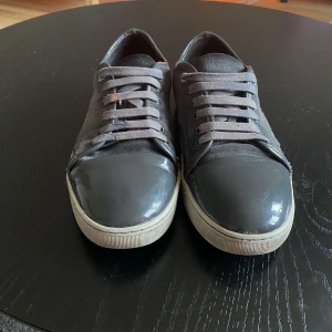 Lanvin - Intressekoll på ett par lanvins. Storlek 42 och okej skick. Dustbag finns. Buda i dm