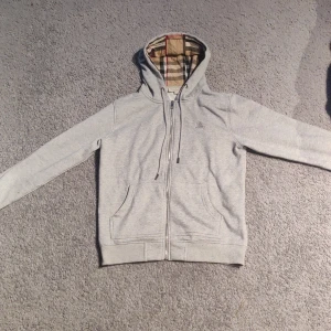 Burberry Zip Hoodie - Använd runt 5 gånger Large 