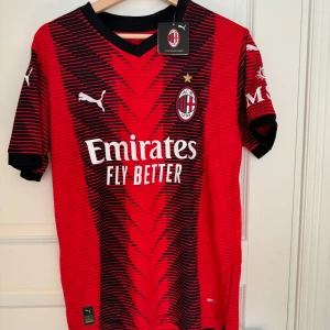 Ac Milan tshirt - Säljer denhär helt nya äkta Milan tshirt aldrig använd