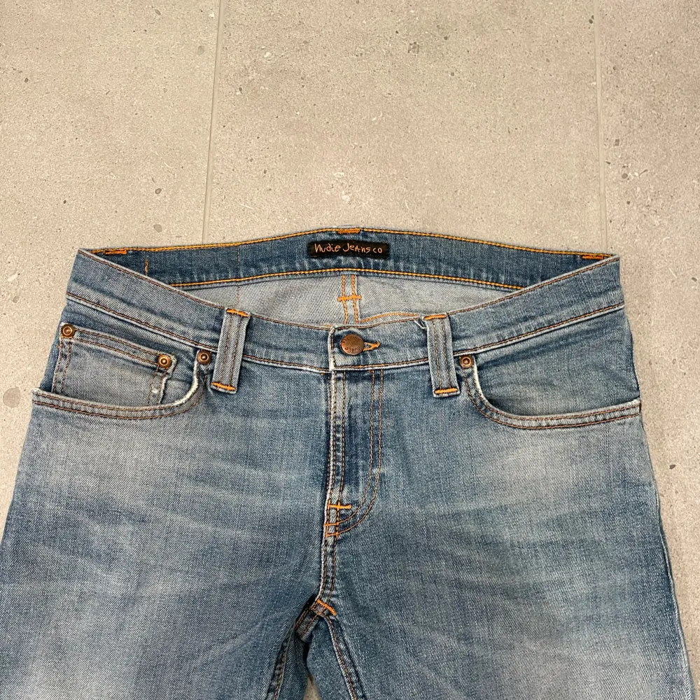 Tja säljer nu mina riktigt snygga nudie jeans i fint skick. Storlek W29 L32. Riktigt sköna jeans! Nypris 1599kr! Bara att fråga vid eventuella funderingar mvh . Jeans & Byxor.