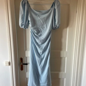 Adoore klänning  - Adoore Vellore dress, helt oanvänd, alla lappar kvar, säljes pga utgången returrätt 