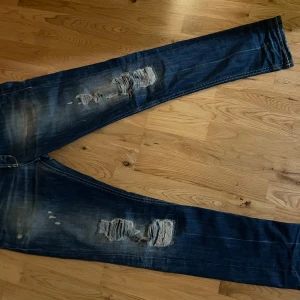 Skit feta dondup george  - Skit snygga stilrena dondup george i nyskick, för bara 799kr stl 33