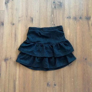 Kjol med inbyggda shorts  - Jättesöt kjol som har inbyggda shorts 🥰