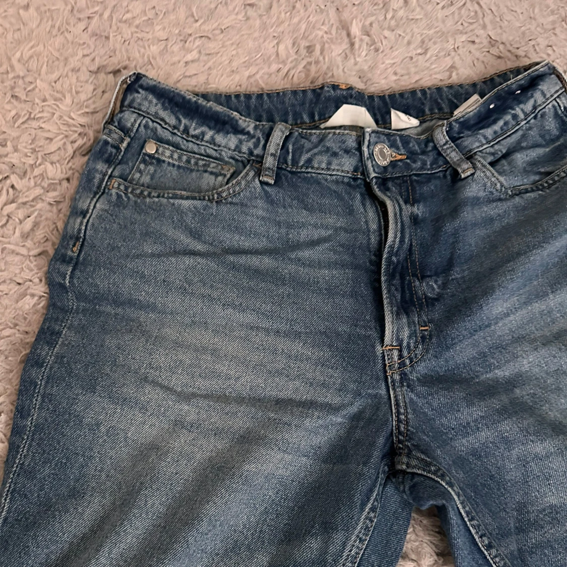 Blå jeans med justerbar midja