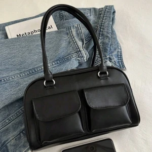 Cute bag - Helt oanvänd, inte ens urpackad! (Råkade köpa två stycken den på bild är min egen som jag använder)  Lite skrynklig efter shipping än på första bilden men det är väntat. 