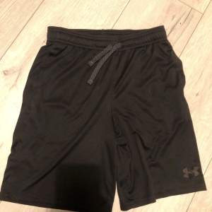 Svarta shorts