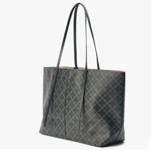 by malene birger Abigail tote - Relativt använd väska från by malene birger! Där av säljer jag den för ett billigt pris 💗 ny pris 2800kr💗