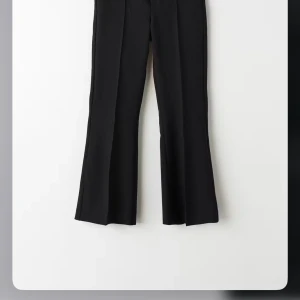 Kostymbyxor  - Säljer dessa byxor då de ej kommer till användning längre. Dem är ganska använda och köpa för 500, slutsålda 