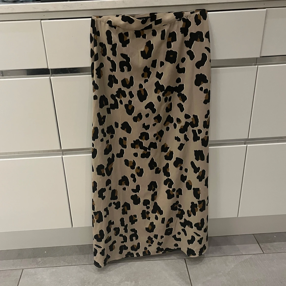 Leopardmönstrad kjol från Lindex